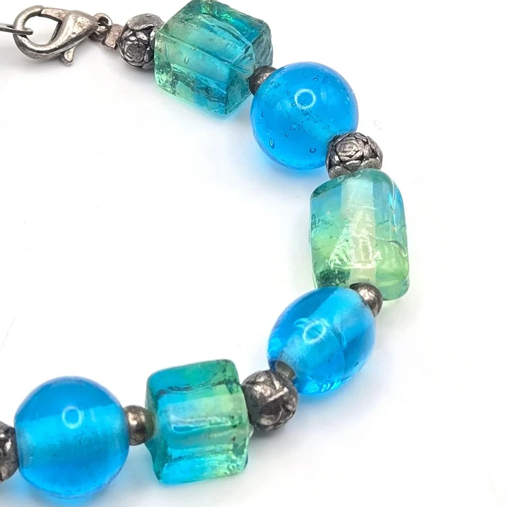 Blue and Green Glass Bead Bracelet Silver Tone Floral Spacers Lobster Clasp